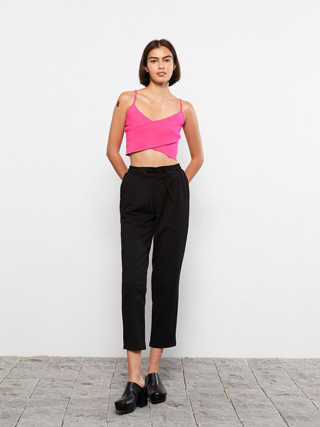 Siyah Kadın Beli Lastikli Düz Pantolon-1