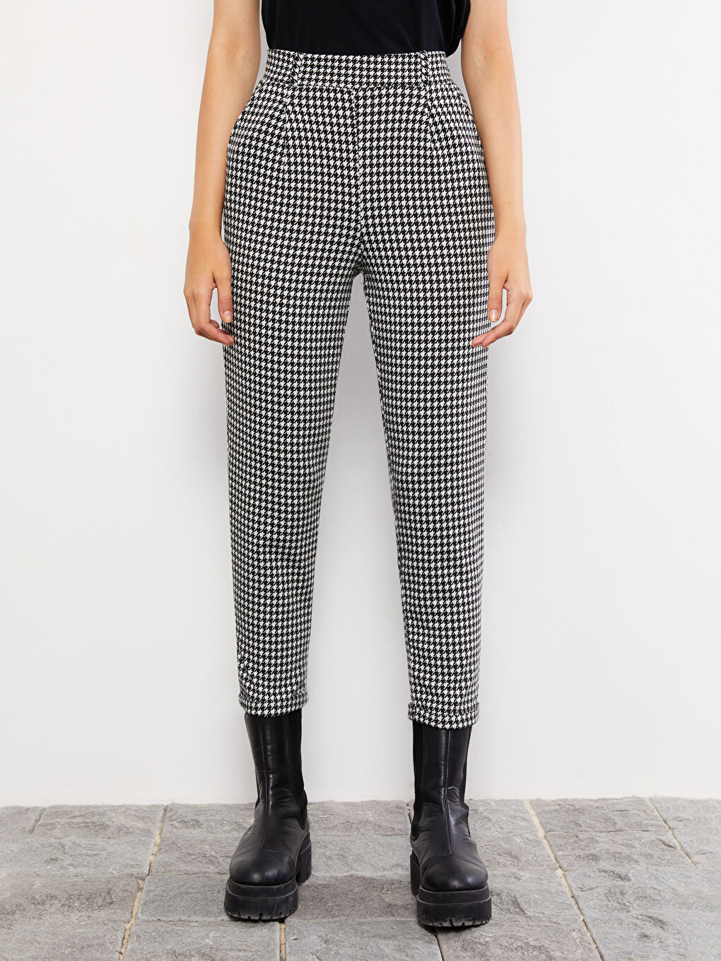 Siyah Standart Fit Desenli Kadın Pantolon-3