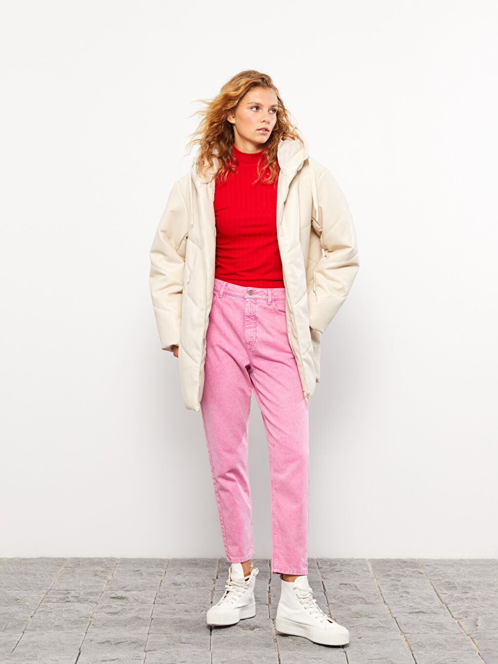 Bej Kadın Kapüşonlu Düz Şişme Mont-1