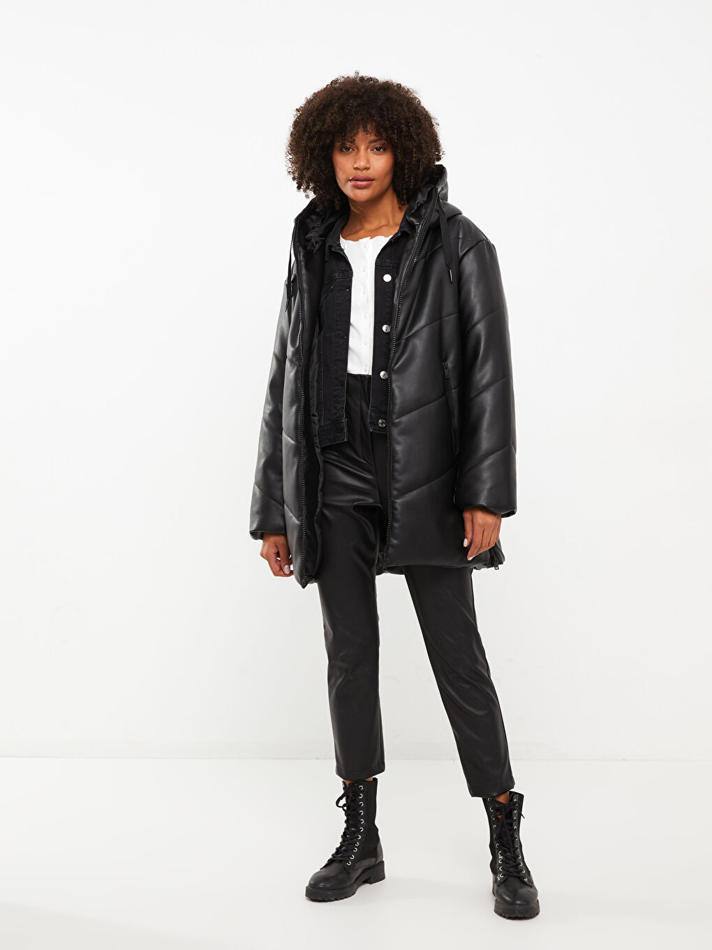 Siyah Kadın Kapüşonlu Düz Şişme Mont-1