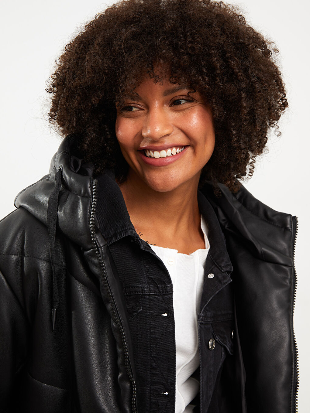 Siyah Kadın Kapüşonlu Düz Şişme Mont-2