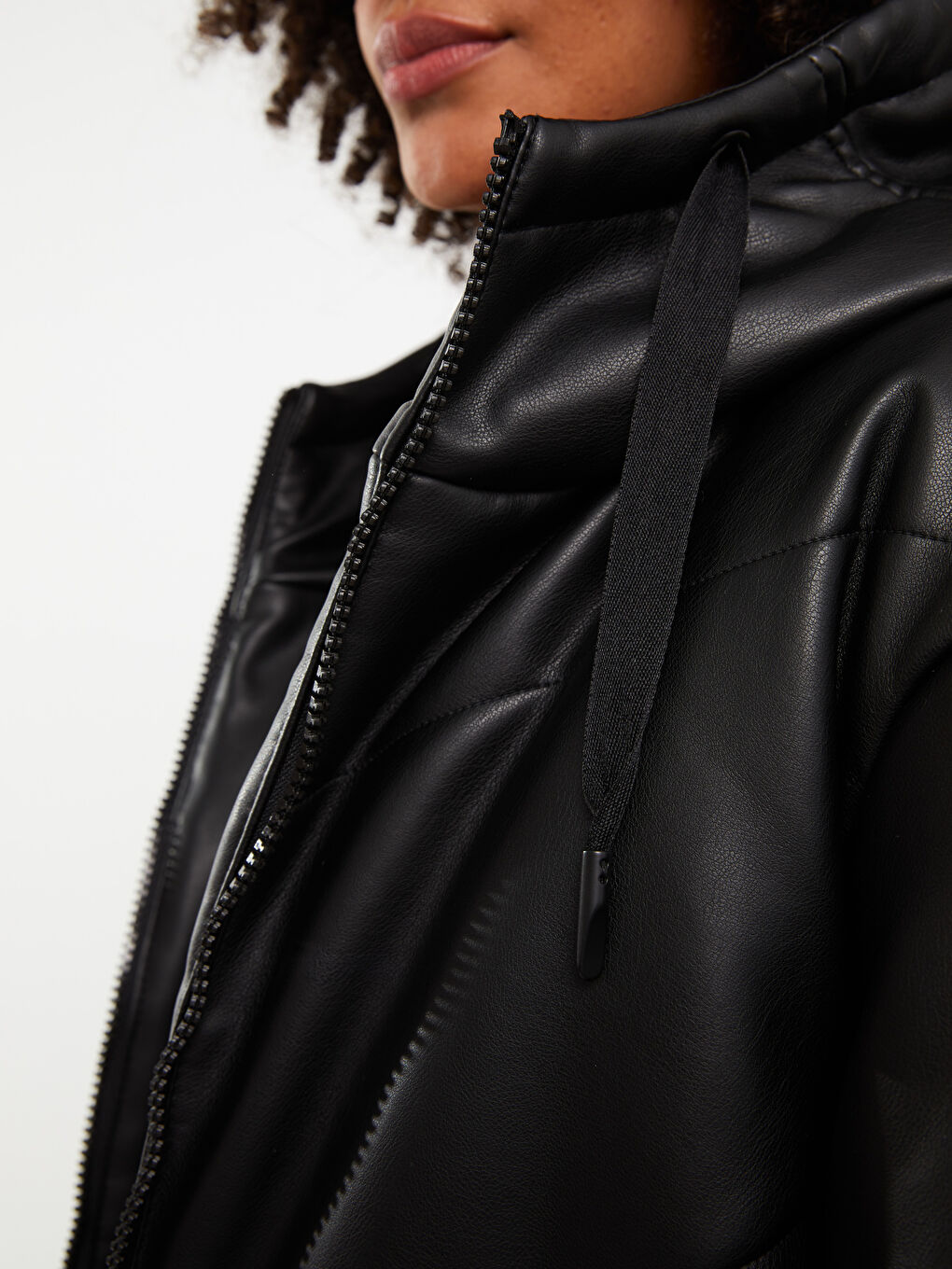 Siyah Kadın Kapüşonlu Düz Şişme Mont-3