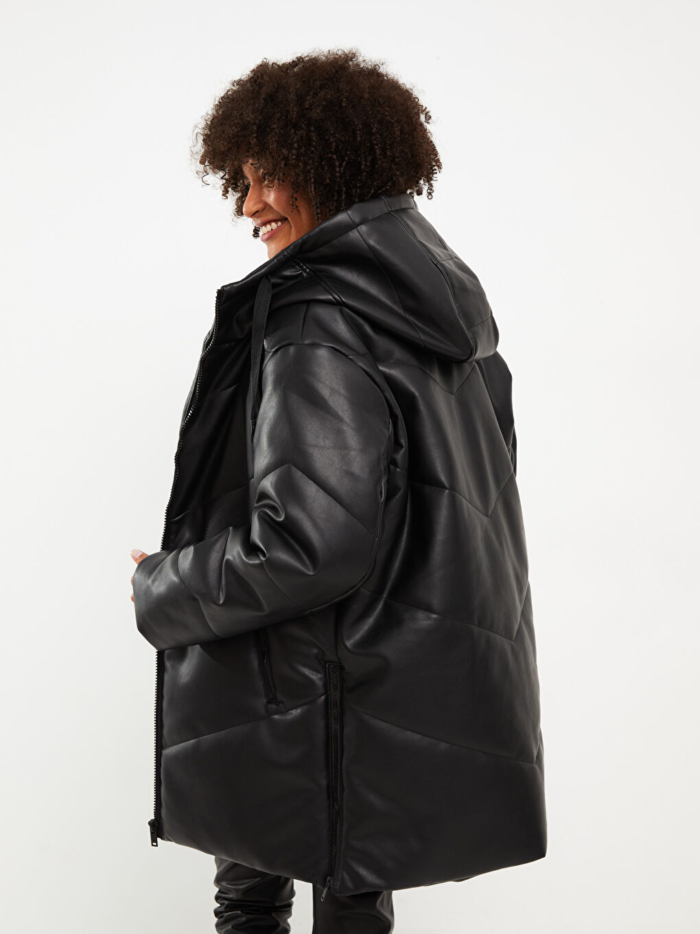 Siyah Kadın Kapüşonlu Düz Şişme Mont-6