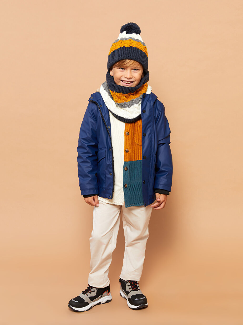 Базовое пальто для мальчика с капюшоном-4