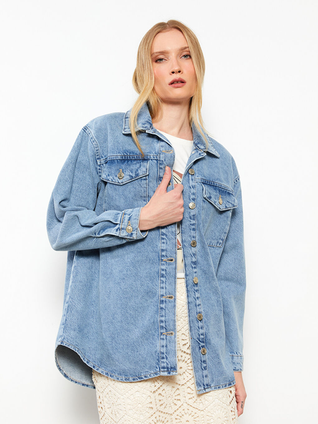 جاكيت جينز بياقة للسيدات