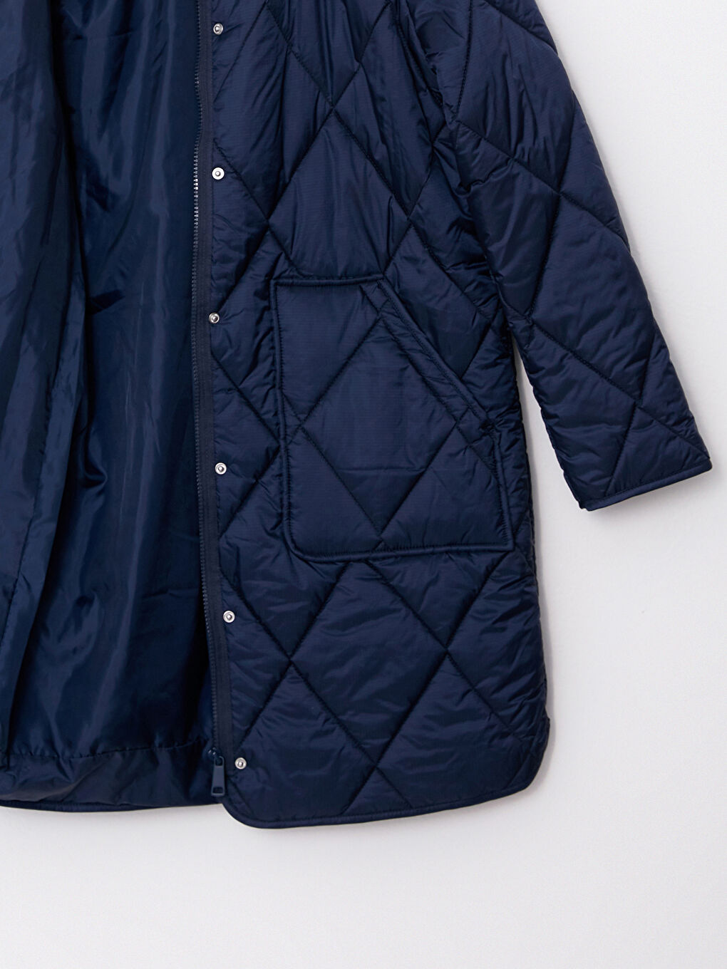 Шушляково яке за жени с яка тип фуния, капитониран десен и дълъг ръкав-7