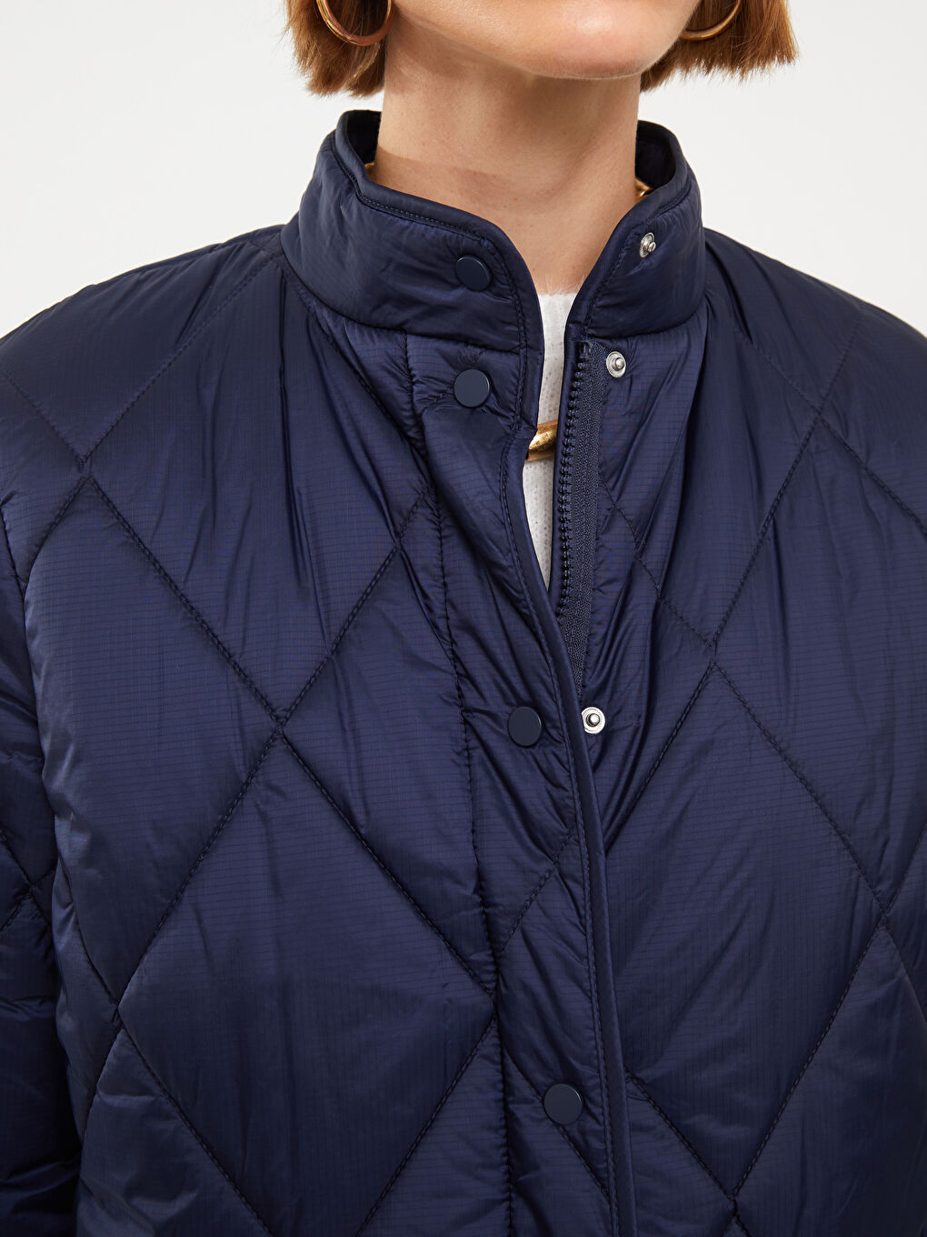 Шушляково яке за жени с яка тип фуния, капитониран десен и дълъг ръкав-3