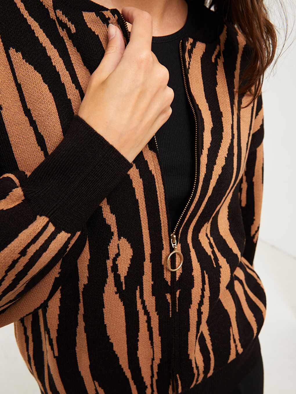 Siyah Bisiklet Yaka Desenli Uzun Kollu Kadın Triko Hırka-3