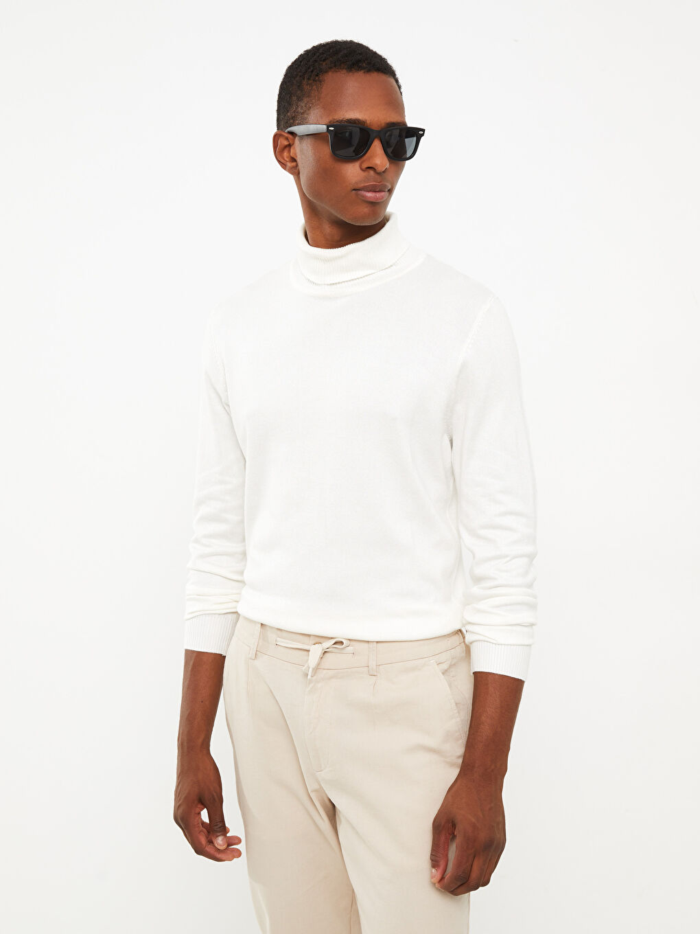 Мужской трикотажный свитер с высоким воротом и длинными рукавами-2