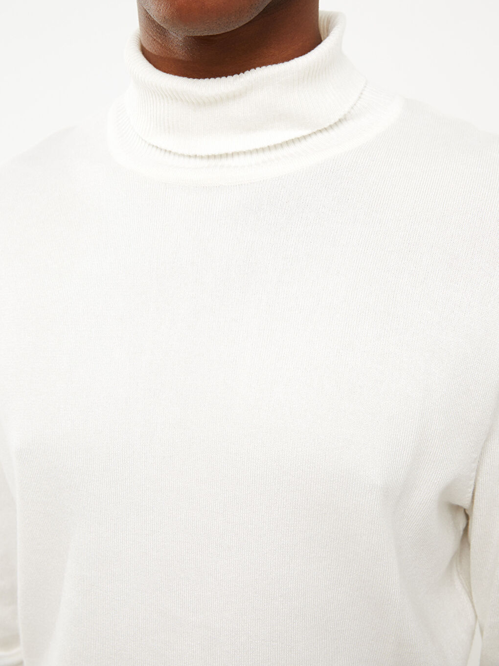 Мужской трикотажный свитер с высоким воротом и длинными рукавами-3