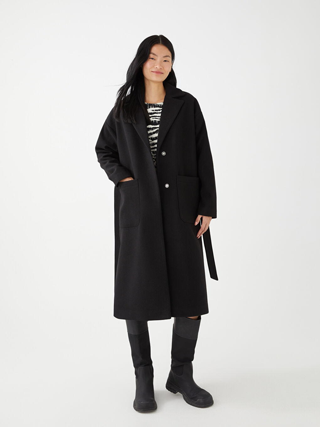 Siyah Ceket Yaka Kadın Kaşe Kaban-1