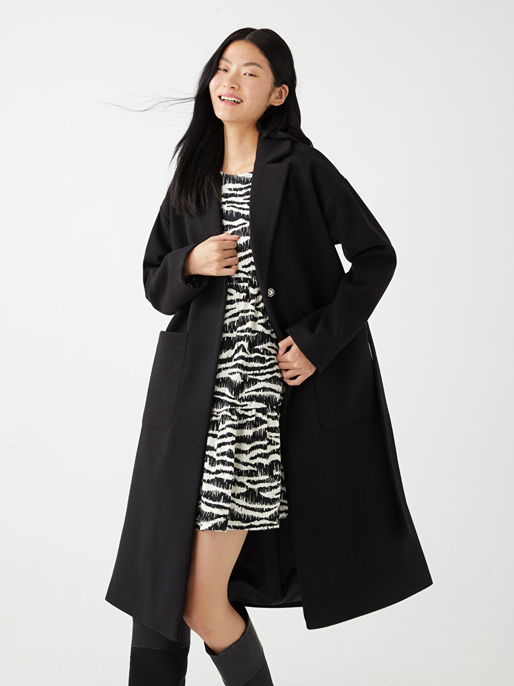 Siyah Ceket Yaka Kadın Kaşe Kaban-2