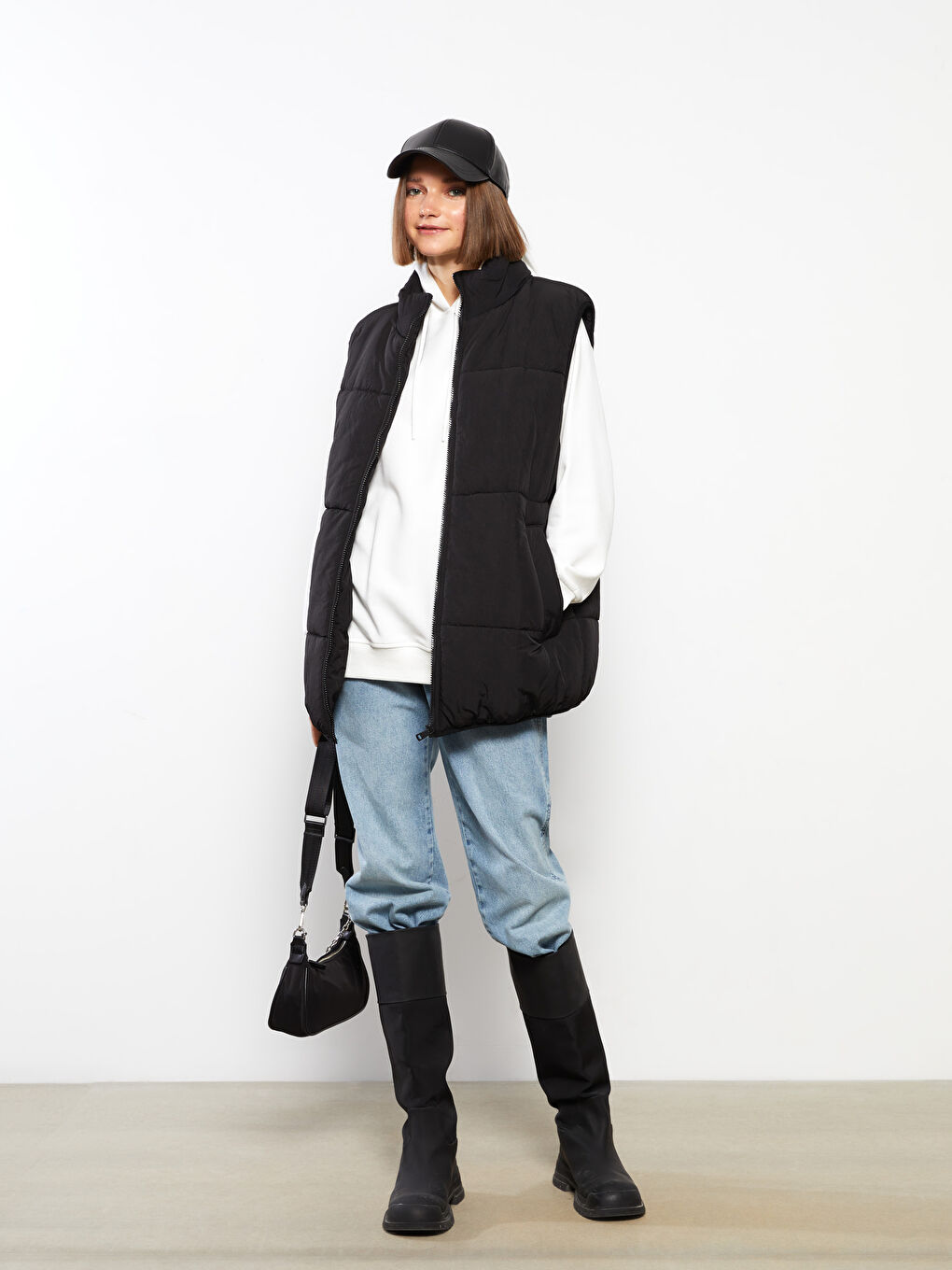 Siyah Kadın Dik Yaka Düz Şişme Yelek-2