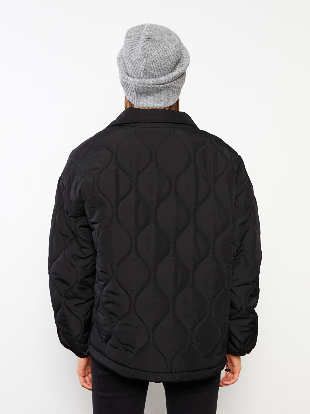 Siyah Dik Yaka Kapitone Desenli Uzun Kollu Kadın Şişme Mont-5