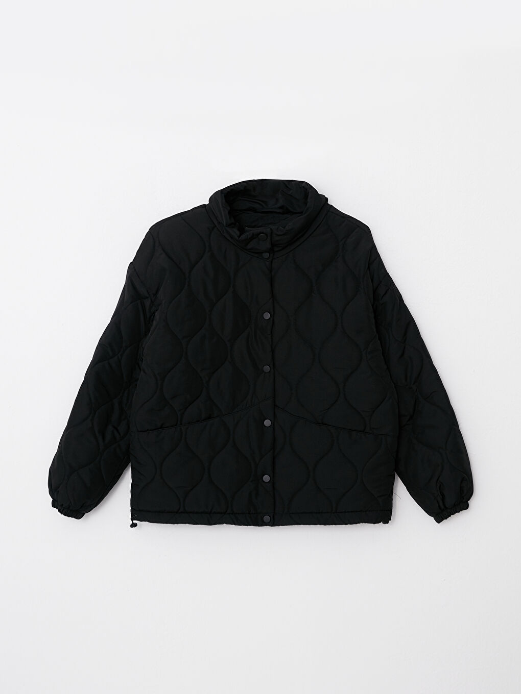 Siyah Dik Yaka Kapitone Desenli Uzun Kollu Kadın Şişme Mont-6