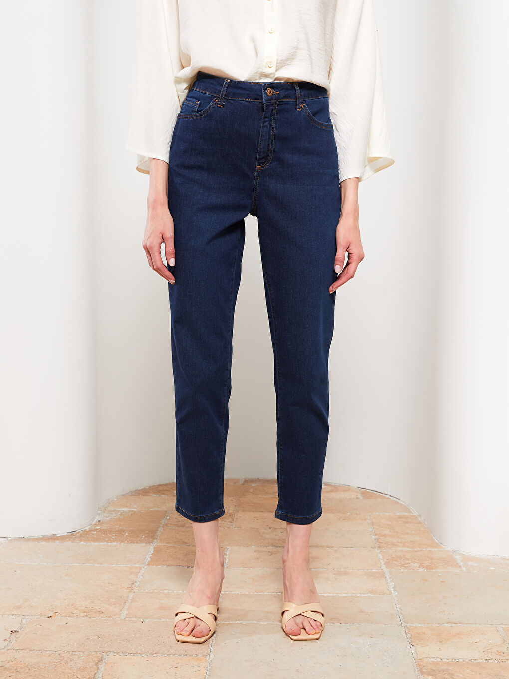 İndigo Slim Fit Düz Cep Detaylı Kadın Jean Pantolon-3