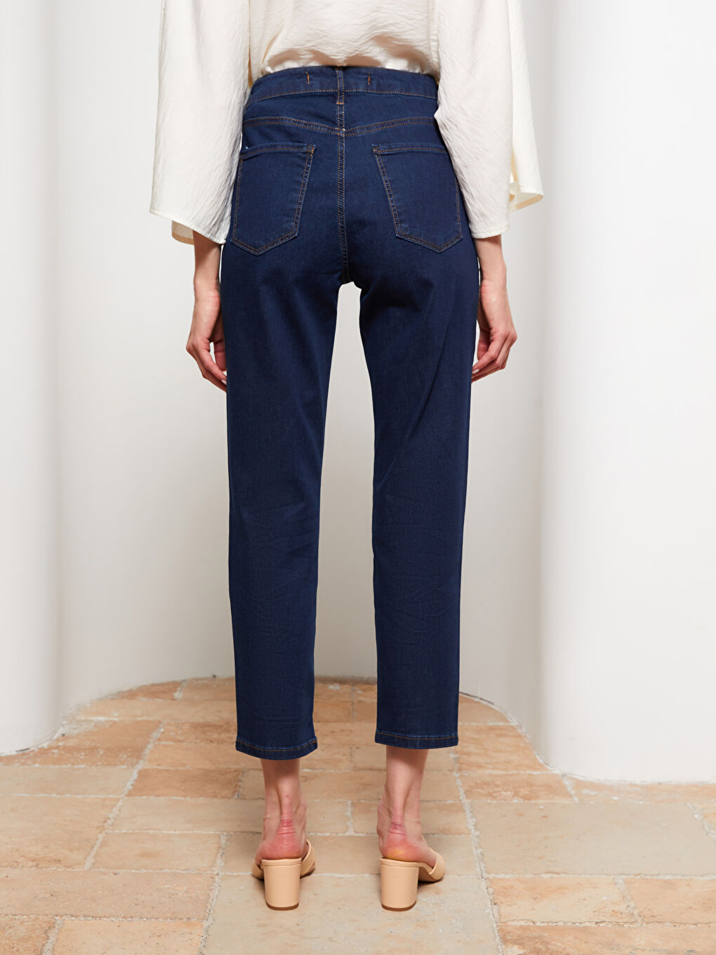 İndigo Slim Fit Düz Cep Detaylı Kadın Jean Pantolon-4