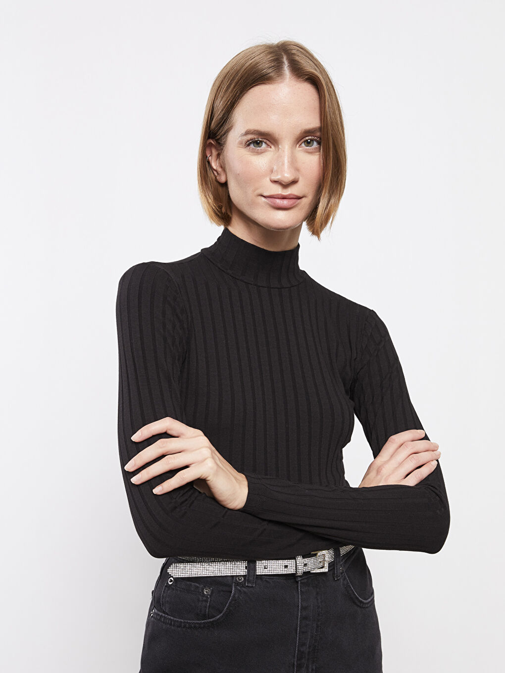 Siyah Dik Yaka Düz Uzun Kollu Kadın Body