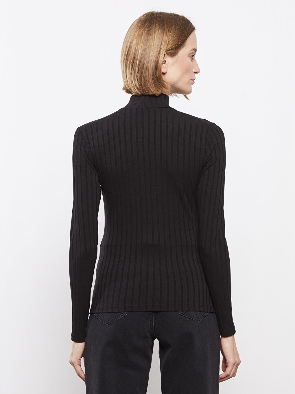 Siyah Dik Yaka Düz Uzun Kollu Kadın Body-3