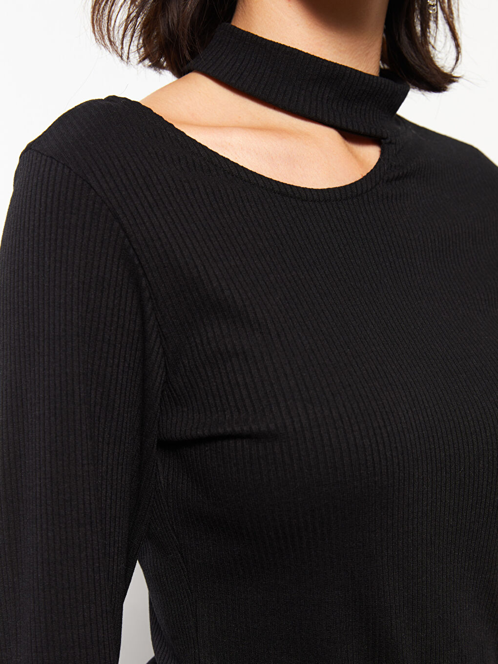 Siyah Dik Yaka Düz Uzun Kollu Kadın Body-3