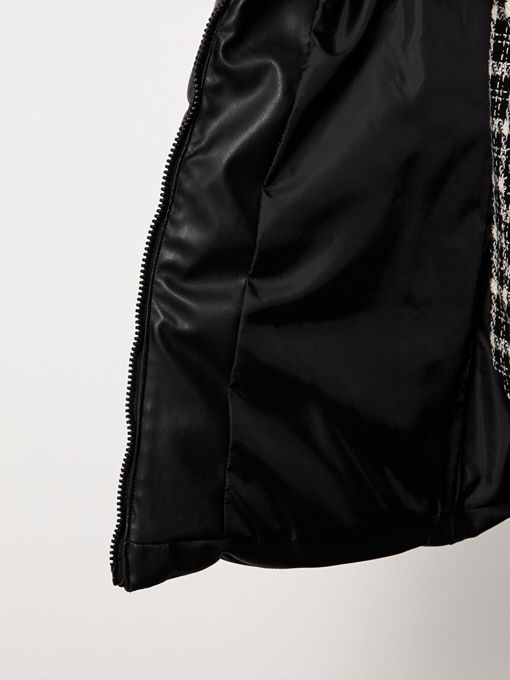 Siyah Kadın Kapüşonlu Düz Şişme Mont-2