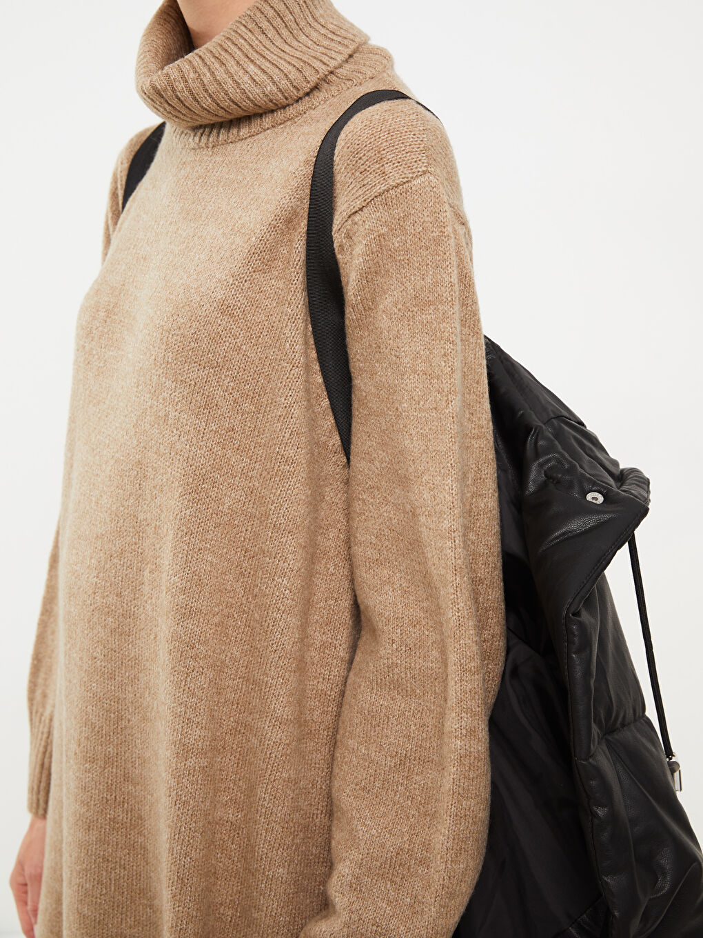 Siyah Kapüşonlu Düz Uzun Kollu Kadın Deri Görünümlü Mont-2