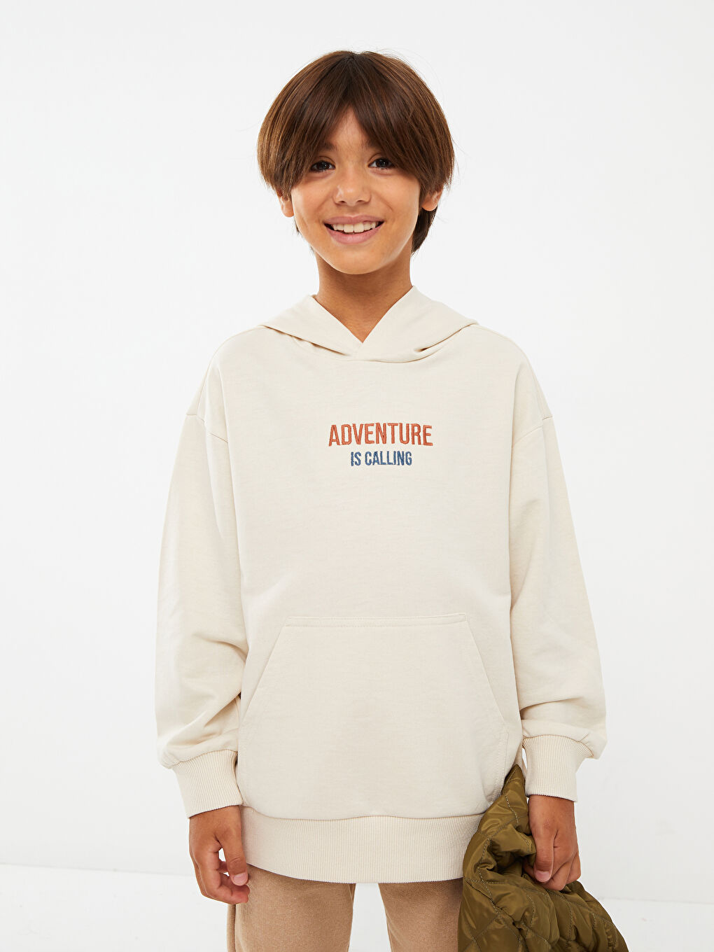 LCW Kids Hooded Embroidery Detailed Long Sleeve Boy Sweatshirt -W23688Z4-FZJ
