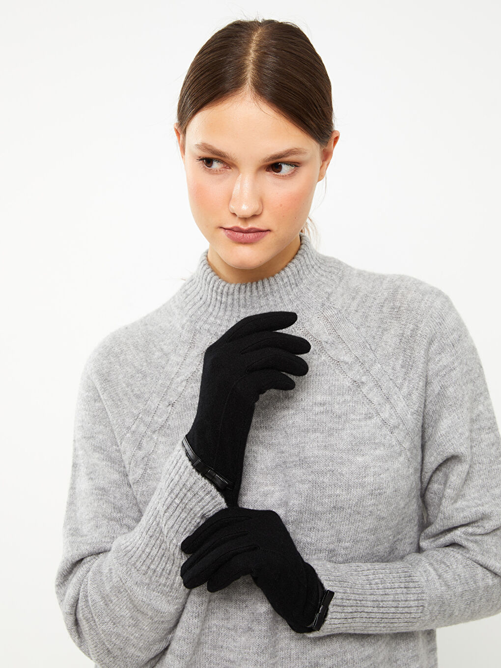 جوانتي للسيدات سادة بتفاصيل فيونكة