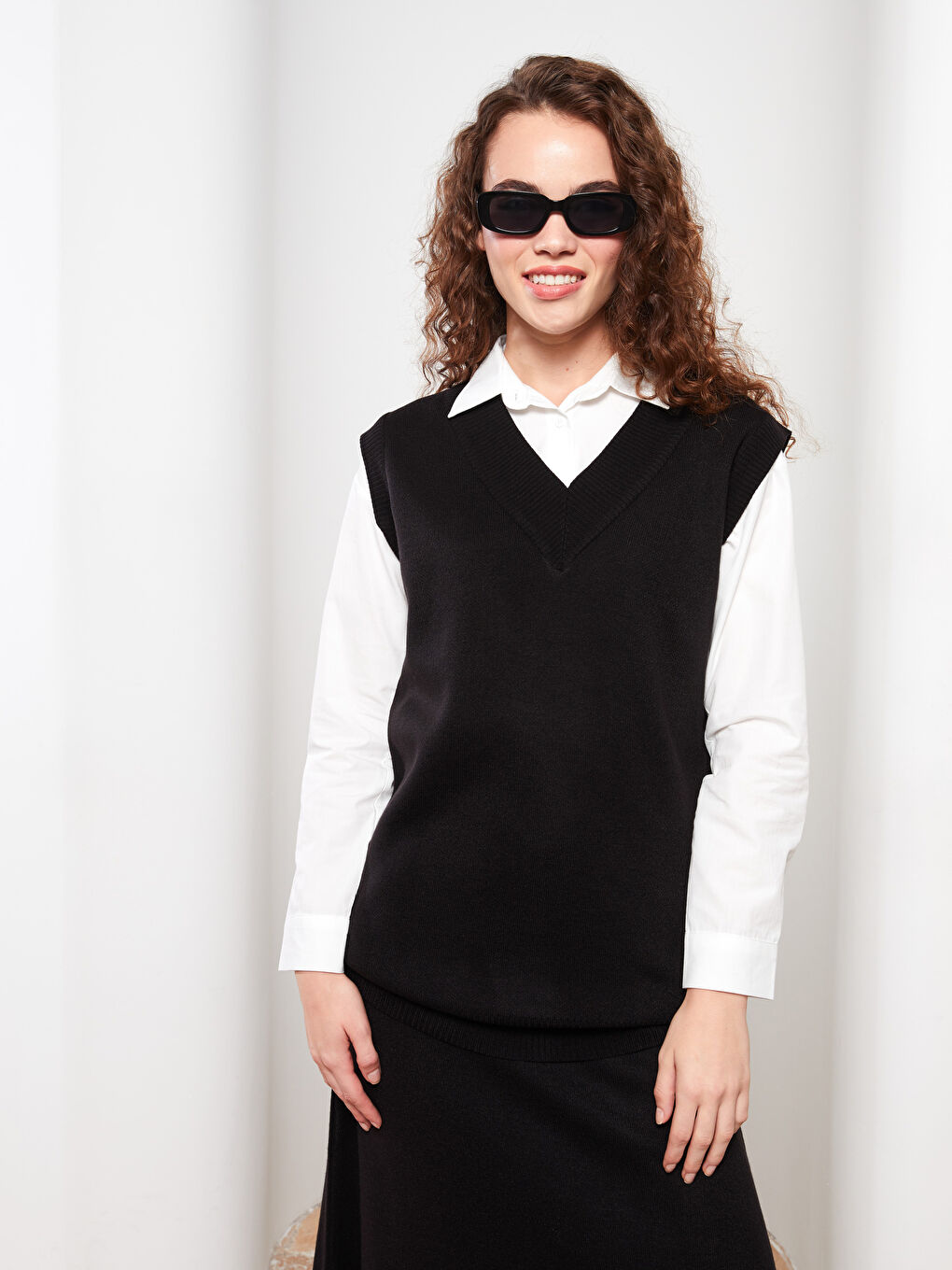 LC Waikiki Women's V Neck Plain Knitwear Sweater Vest -W23801Z8-RQN