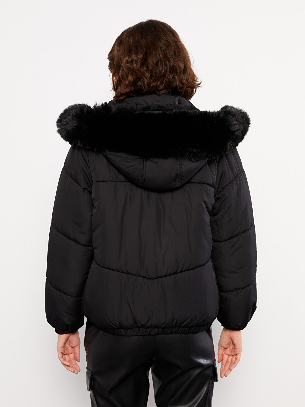 Siyah Kadın Kapüşonlu Düz Şişme Mont-5