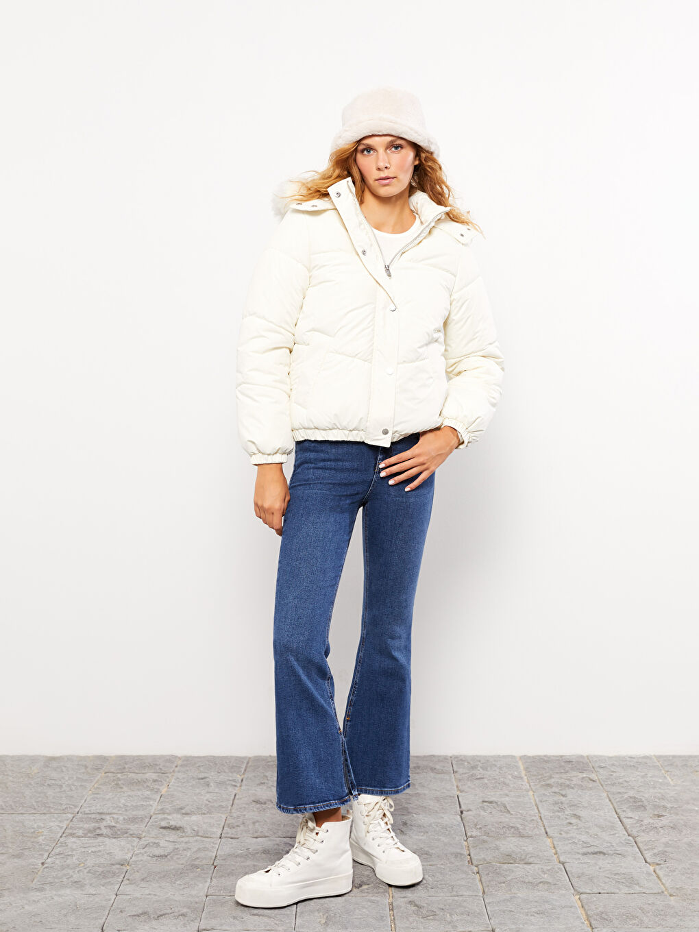 Ekru Kadın Kapüşonlu Düz Şişme Mont-2