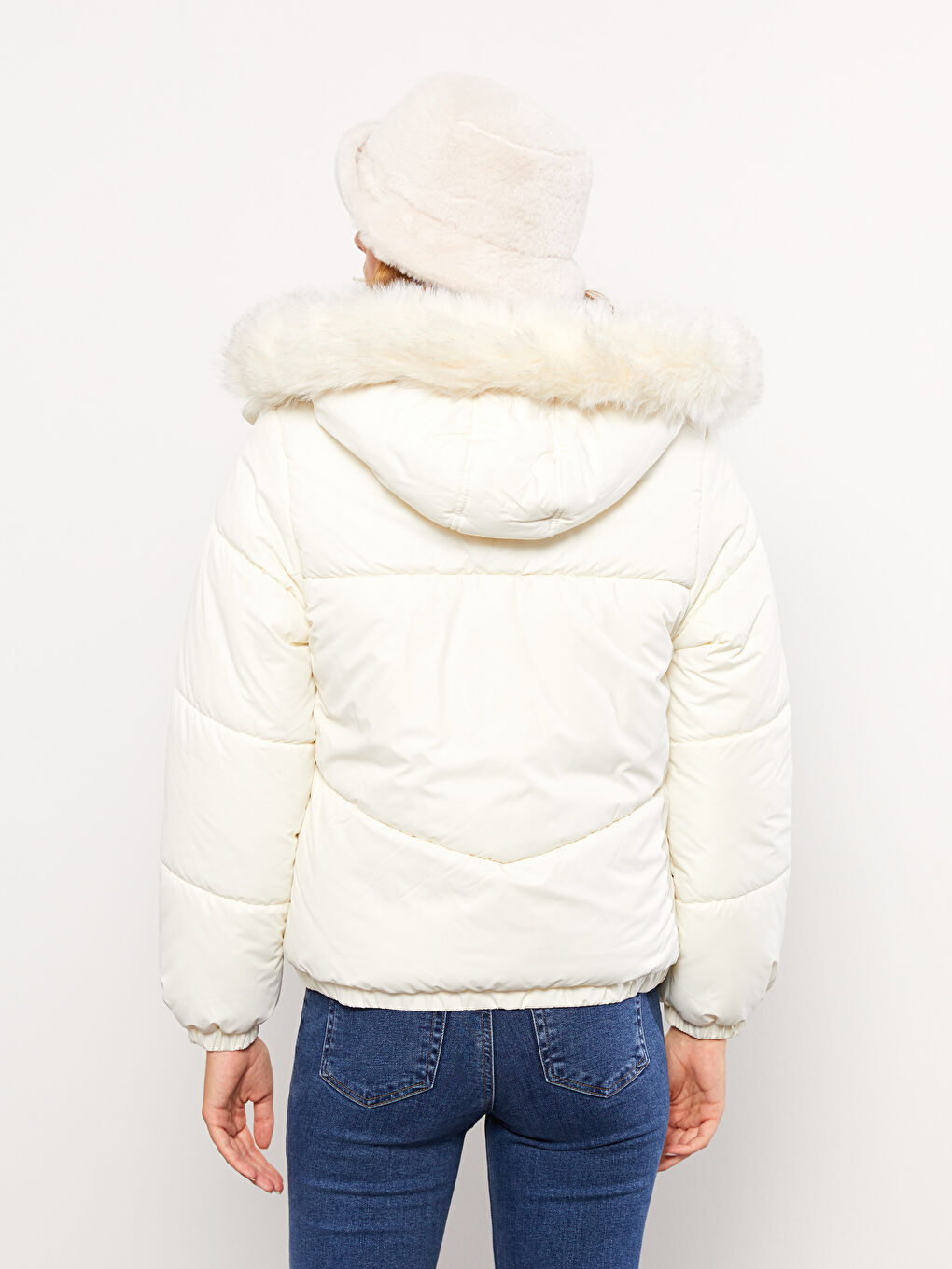Ekru Kadın Kapüşonlu Düz Şişme Mont-6