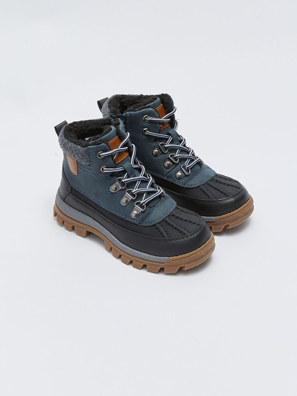 Бау және сырмалы ілмек ұлдар етігі