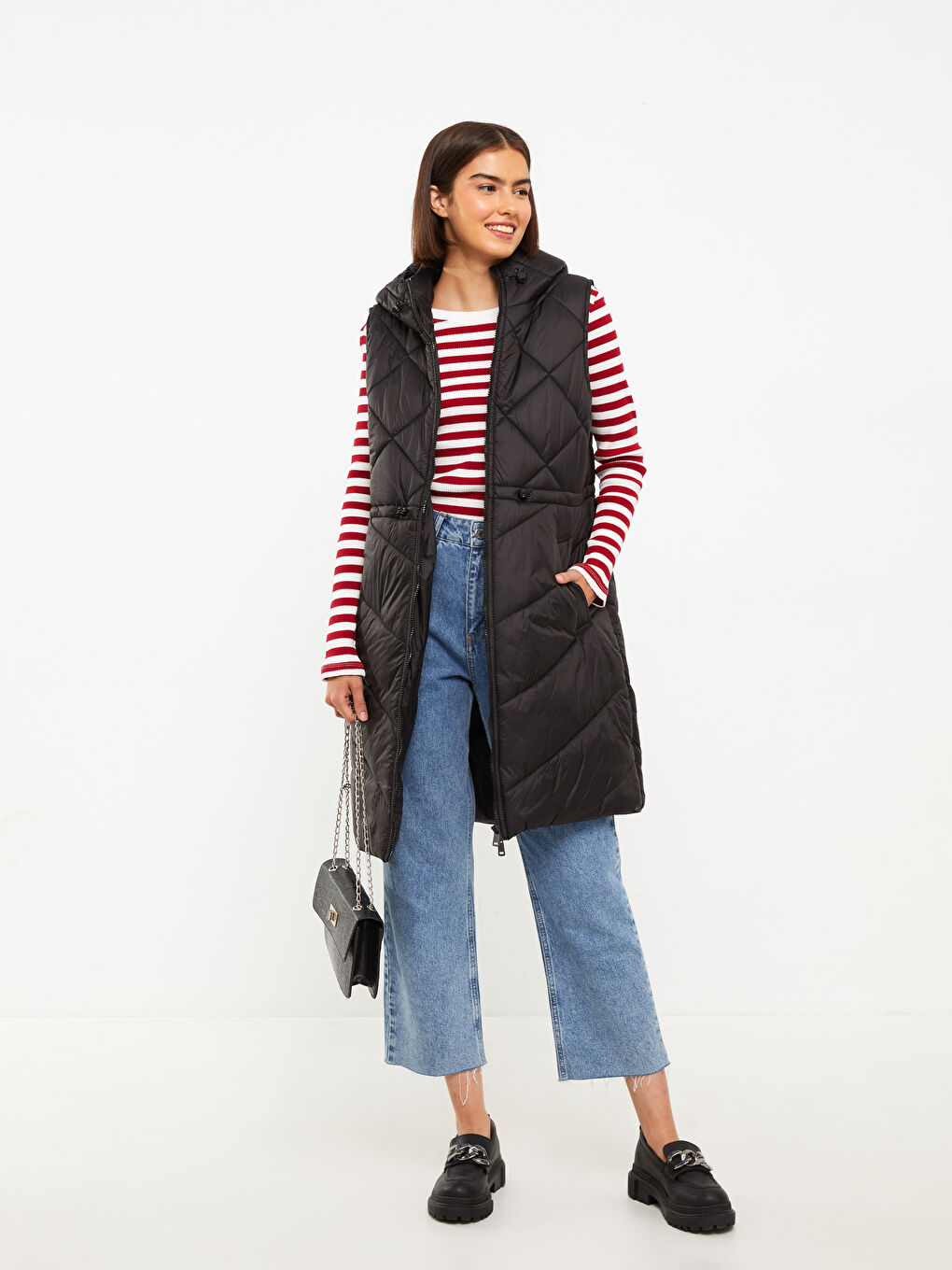 Siyah Kapüşonlu Kapitone Desenli Kadın Şişme Yelek