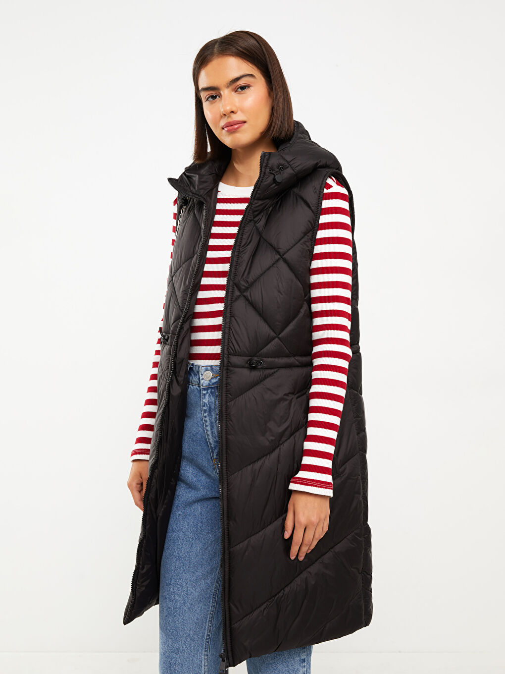 Siyah Kapüşonlu Kapitone Desenli Kadın Şişme Yelek-1