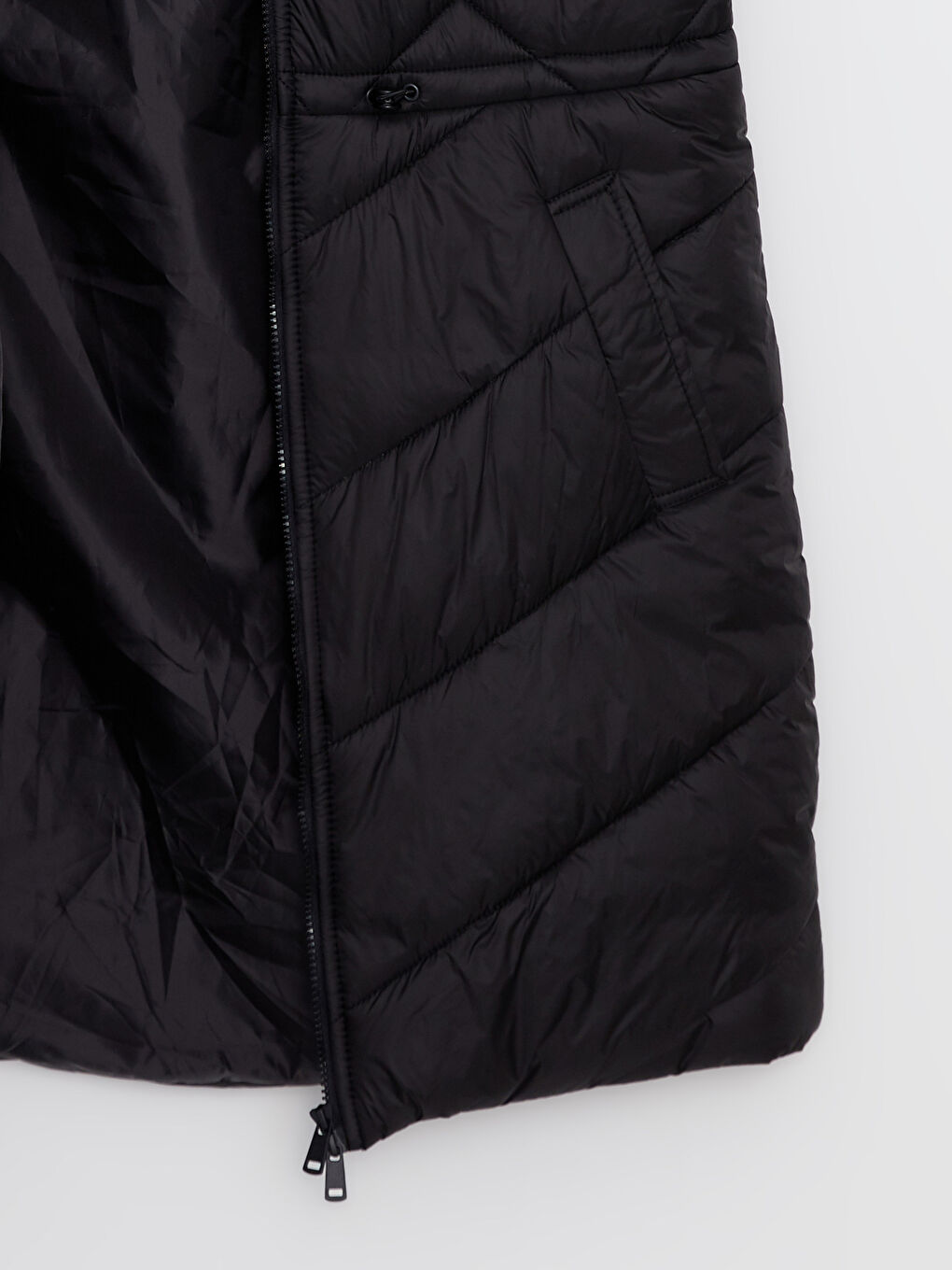 Siyah Kapüşonlu Kapitone Desenli Kadın Şişme Yelek-7