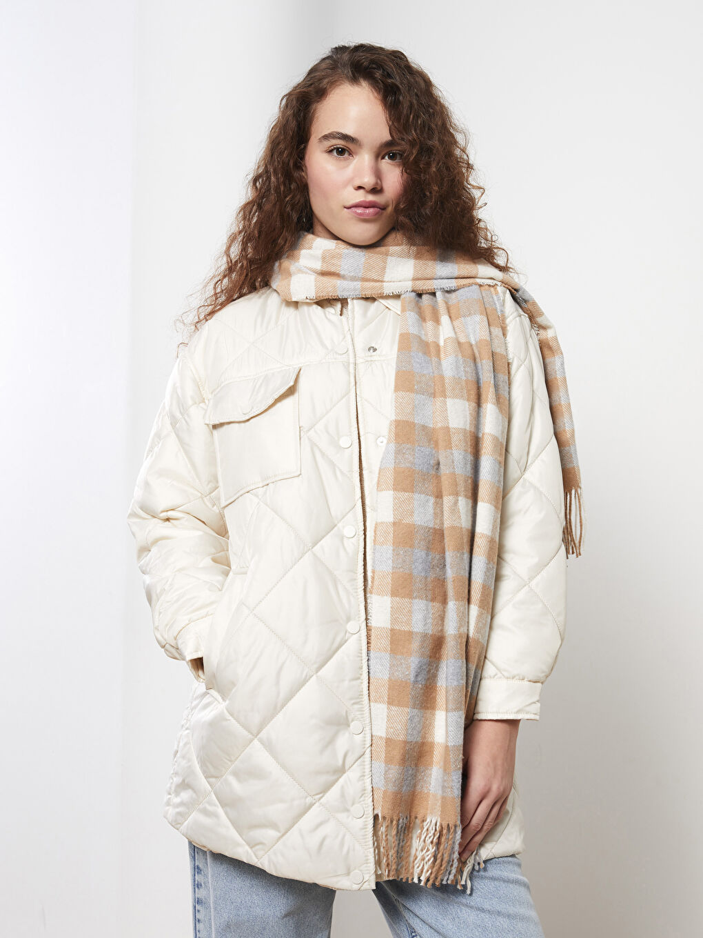 Bej Gömlek Yaka Kapitone Uzun Kollu Kadın Mont