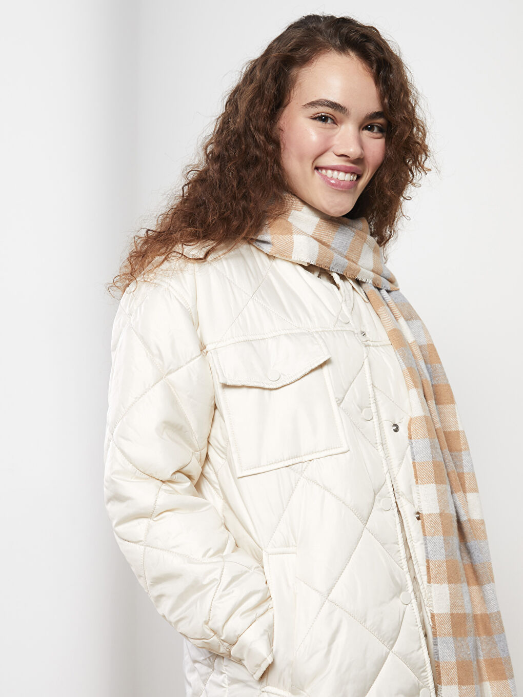 Bej Gömlek Yaka Kapitone Uzun Kollu Kadın Mont-1