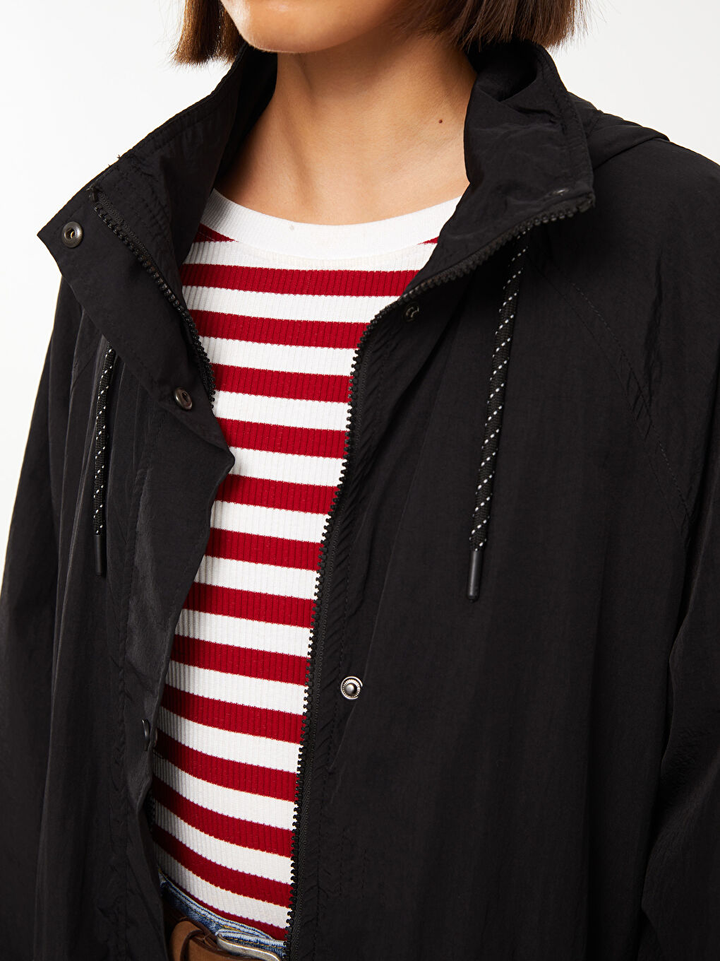 Siyah Kadın Kapüşonlu Düz Mont-3