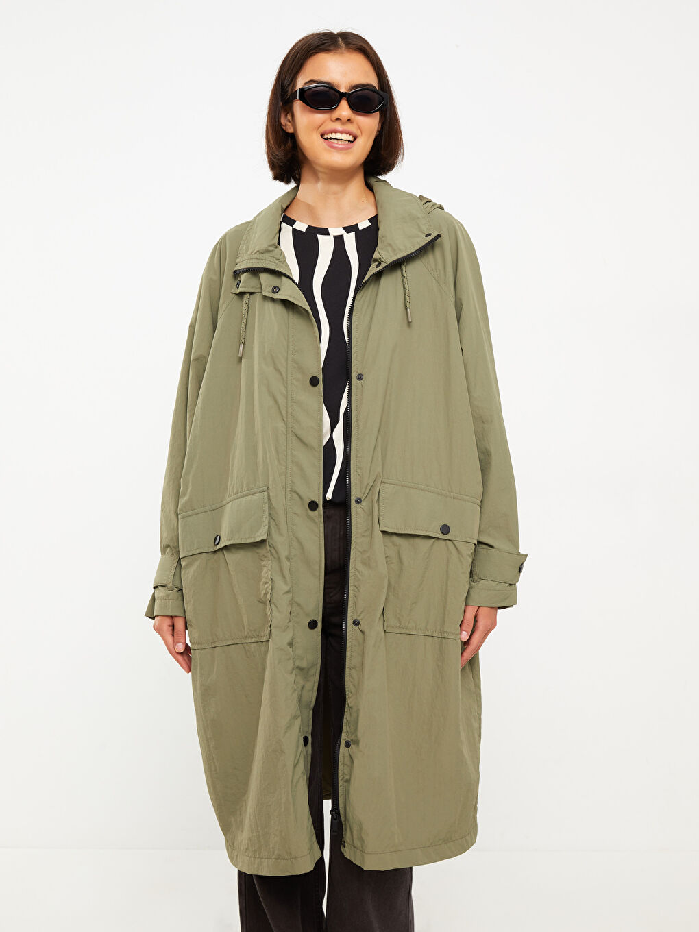 Haki Kadın Kapüşonlu Düz Mont-4