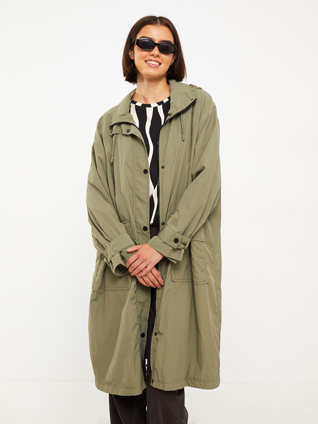 Haki Kadın Kapüşonlu Düz Mont-5