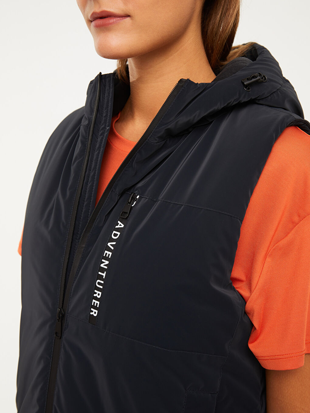 Siyah Kapüşonlu Baskılı Kadın Outdoor Şişme Yelek-7