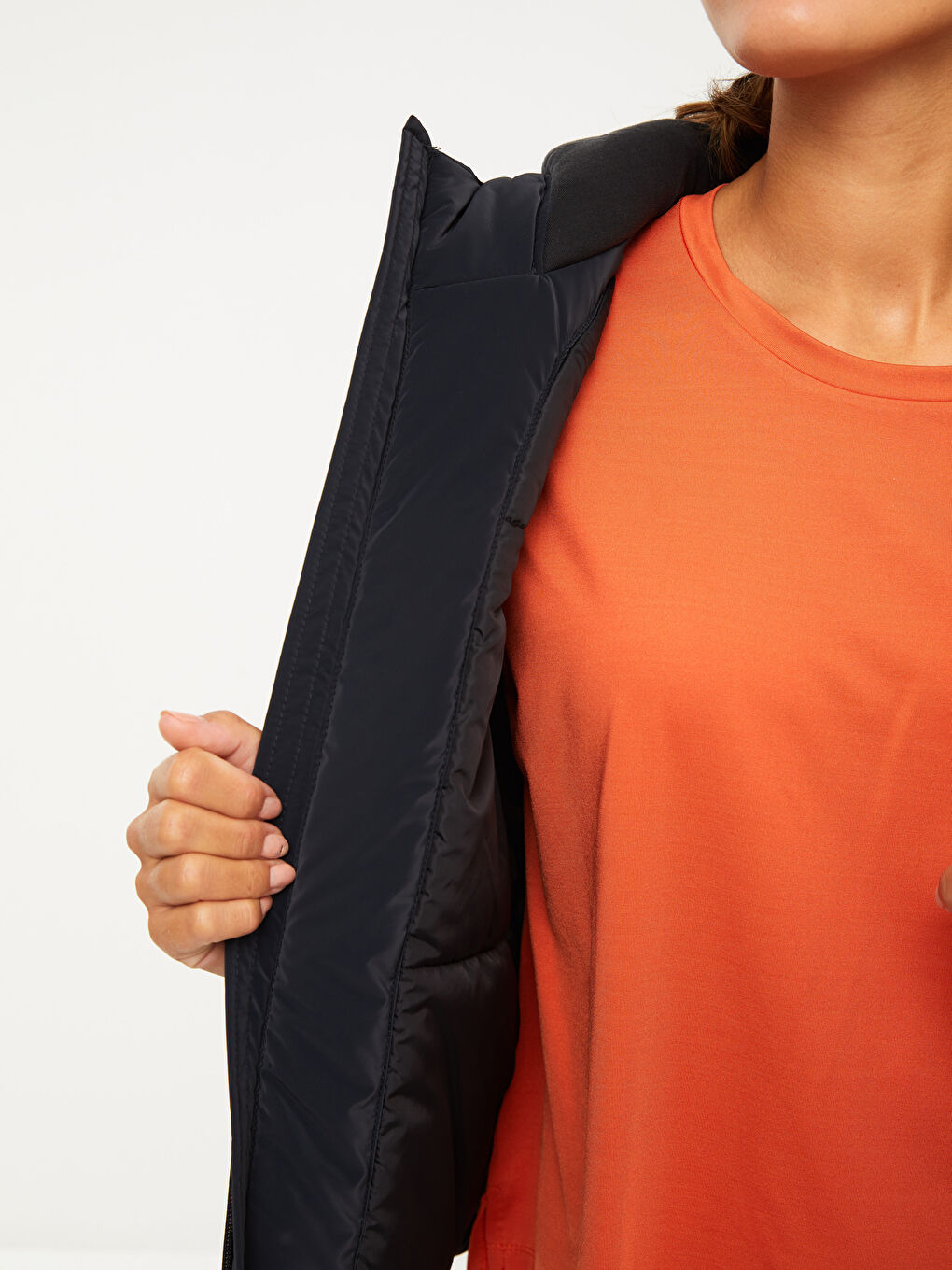 Siyah Kapüşonlu Baskılı Kadın Outdoor Şişme Yelek-9