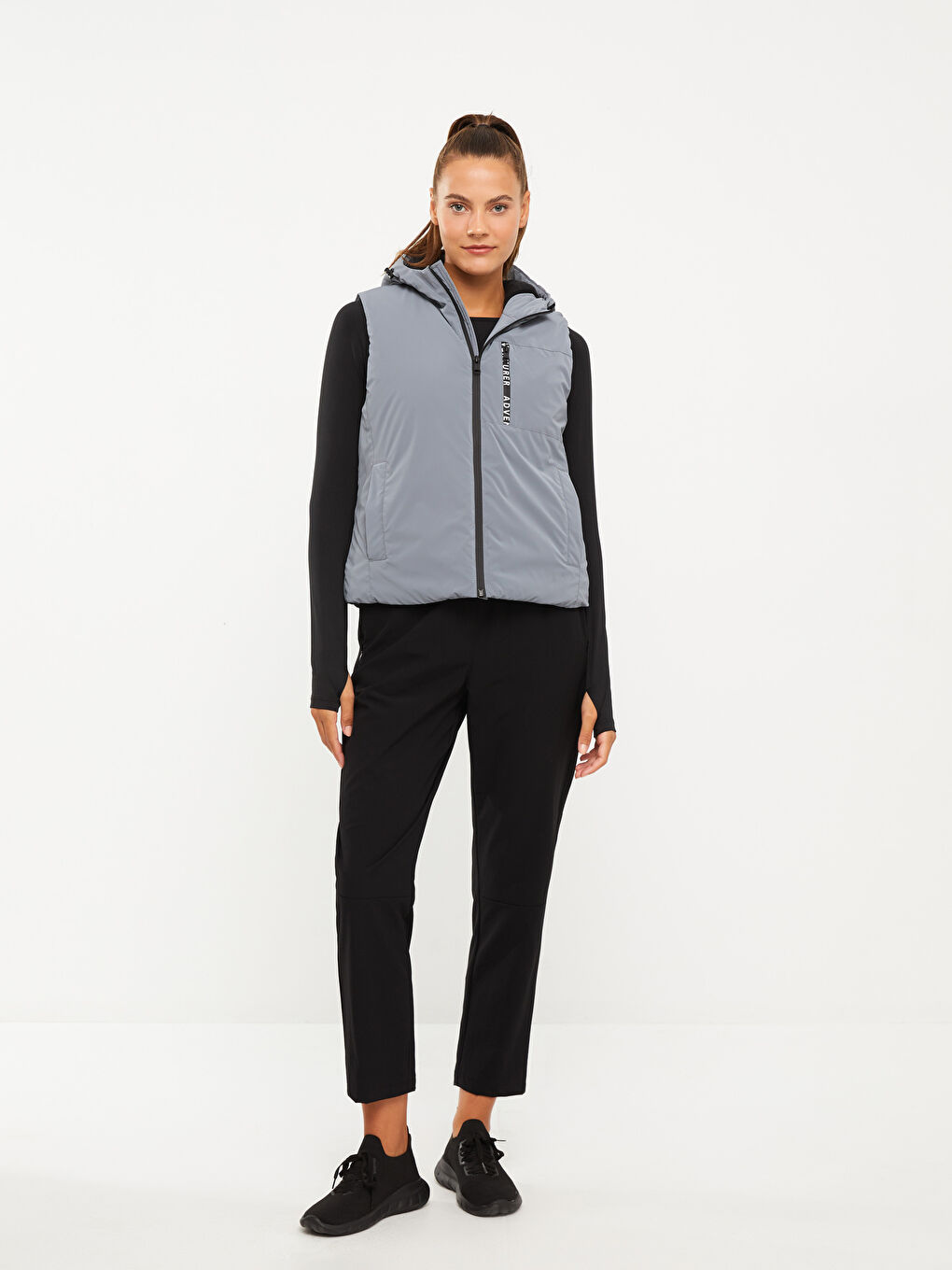 Gri Kapüşonlu Baskılı Kadın Outdoor Şişme Yelek-2