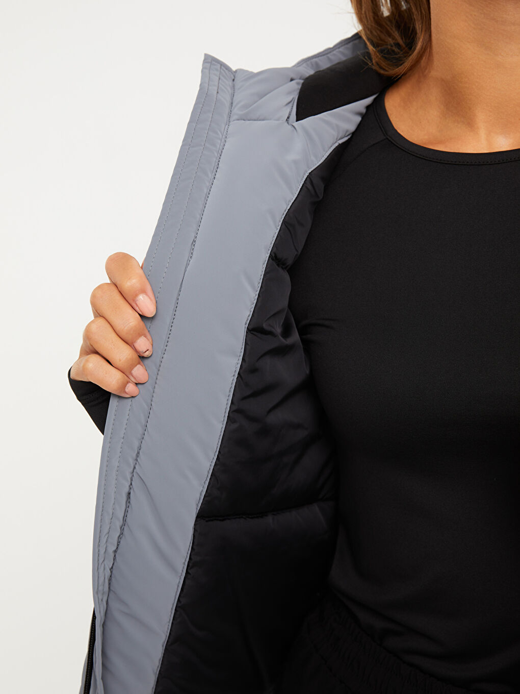 Gri Kapüşonlu Baskılı Kadın Outdoor Şişme Yelek-4