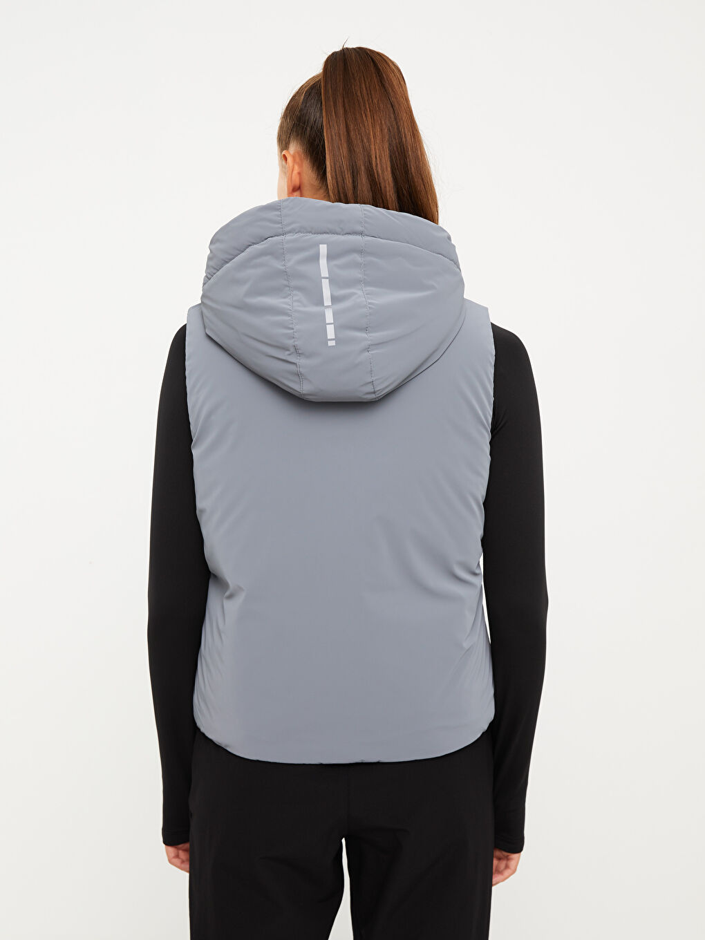 Gri Kapüşonlu Baskılı Kadın Outdoor Şişme Yelek-5