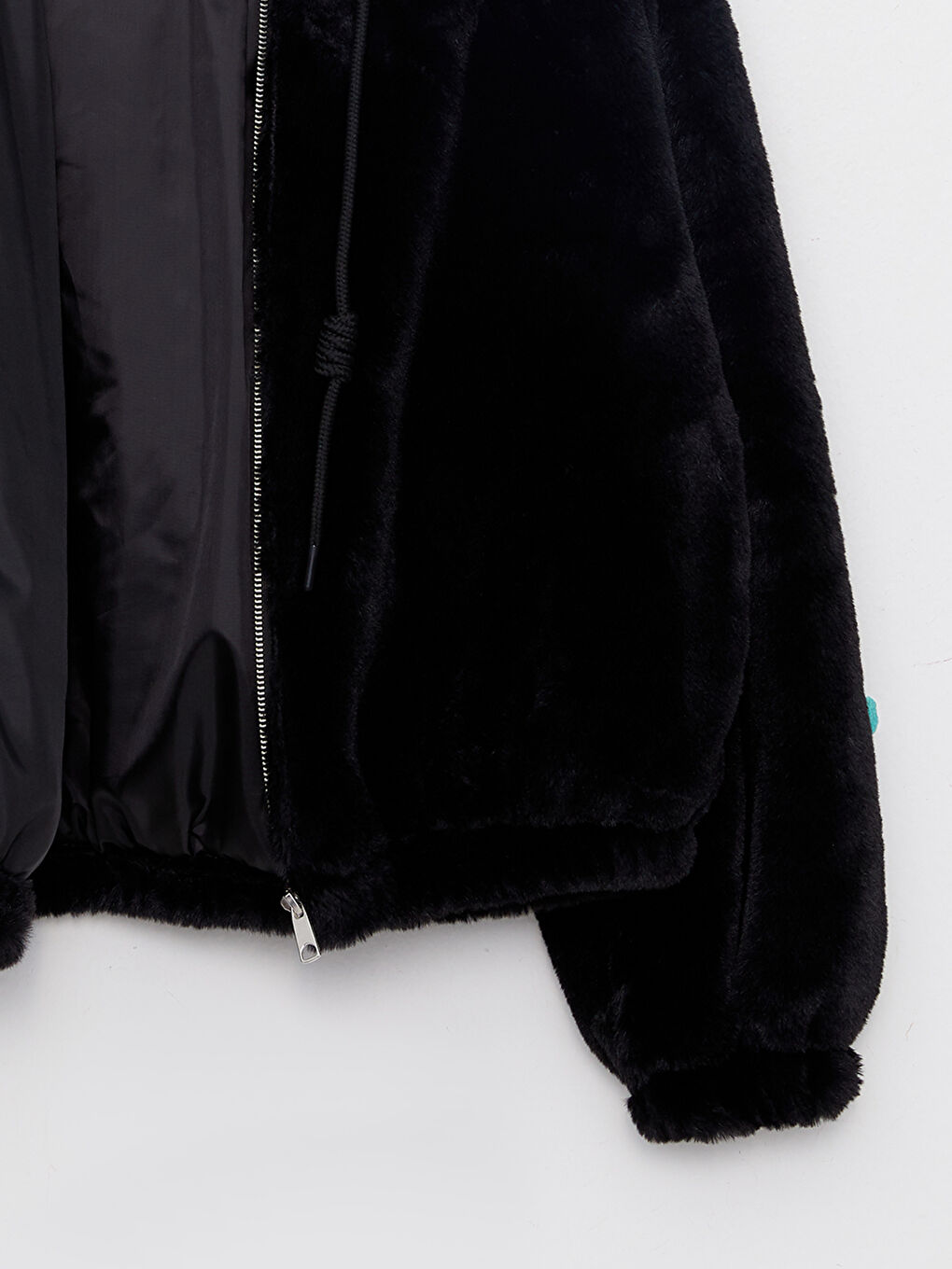 Siyah Kapüşonlu Düz Uzun Kollu Pelüş Kadın Mont-15