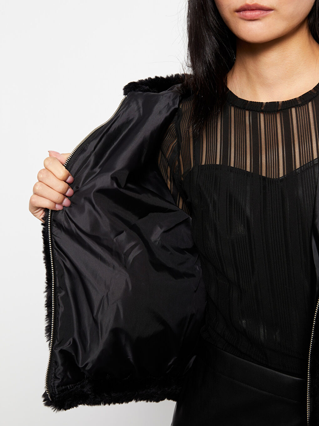 Siyah Kapüşonlu Düz Uzun Kollu Pelüş Kadın Mont-8