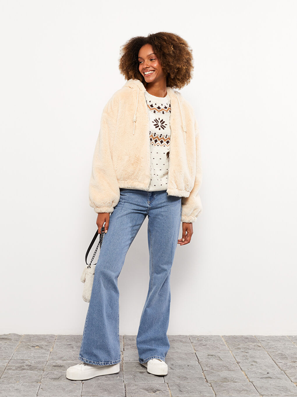 Ekru Kapüşonlu Düz Uzun Kollu Pelüş Kadın Mont-2