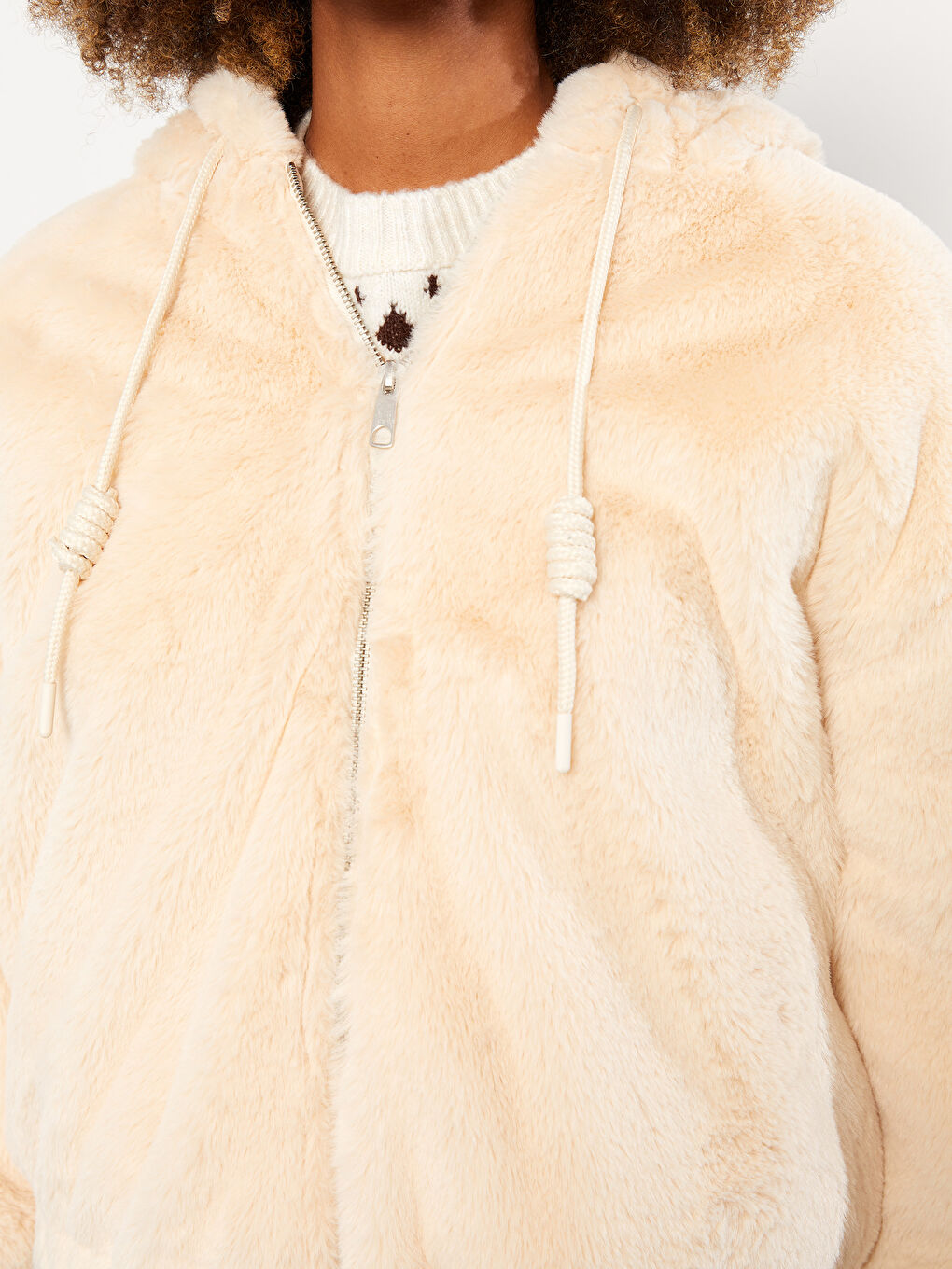 Ekru Kapüşonlu Düz Uzun Kollu Pelüş Kadın Mont-3